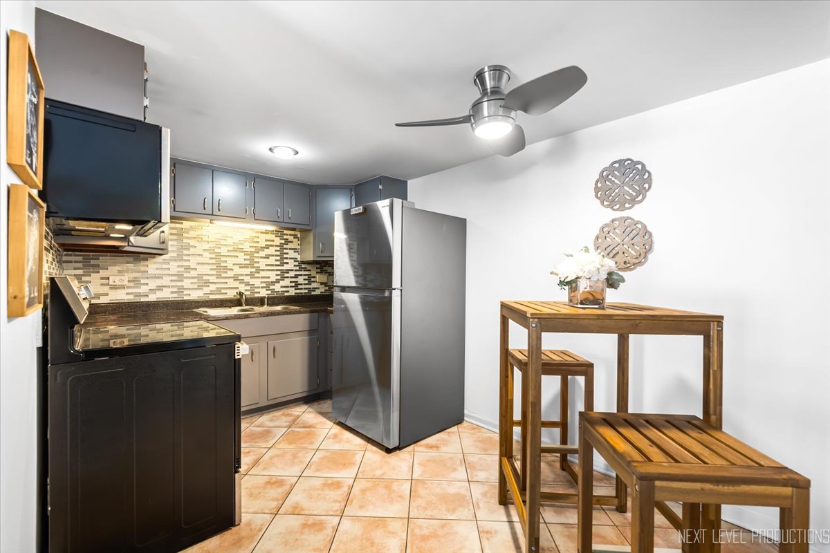 127 N Wolf Road Unit: 60A