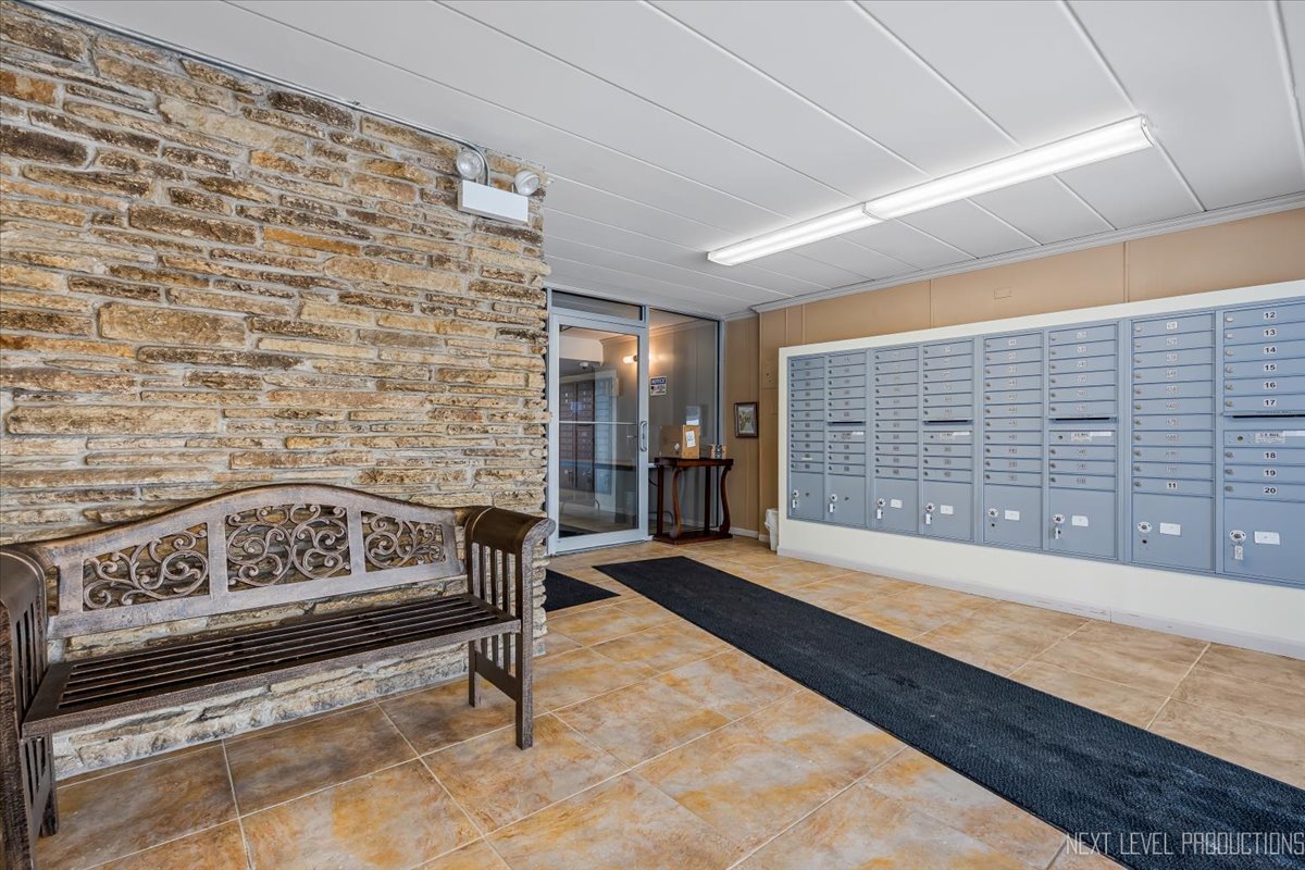 127 N Wolf Road Unit: 60A