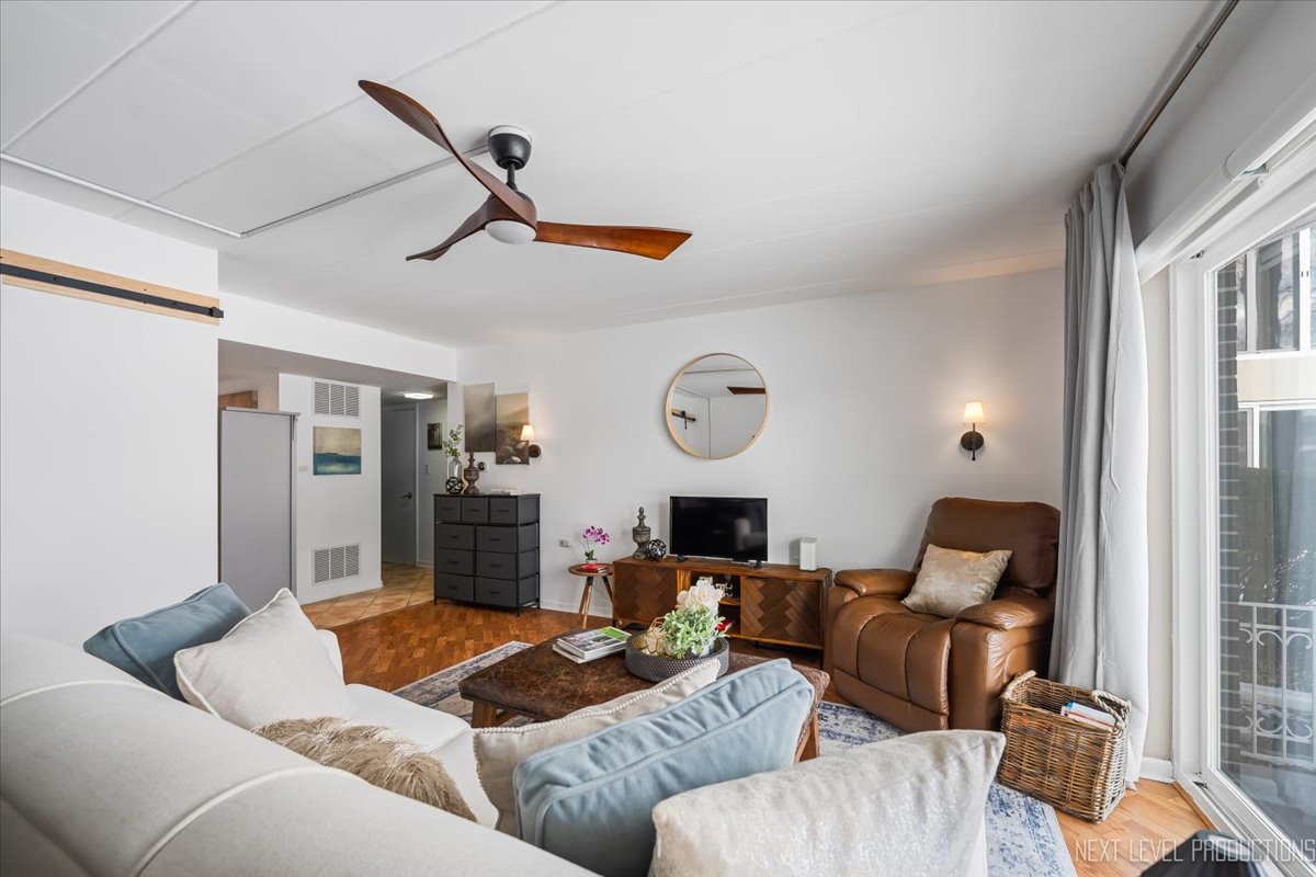 127 N Wolf Road Unit: 60A