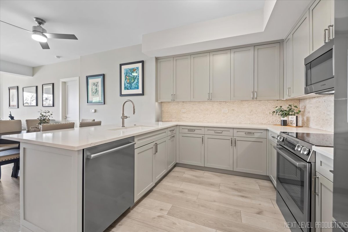 100 N River Lane Unit: 203