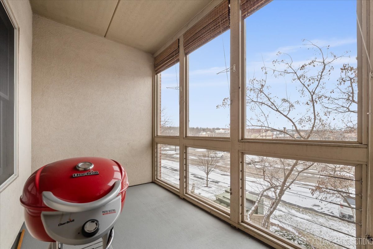 100 N River Lane Unit: 203