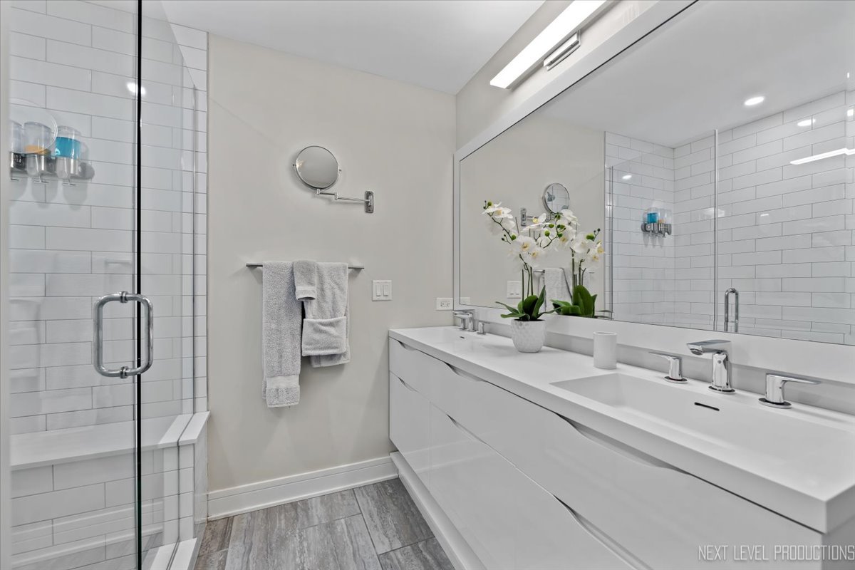 100 N River Lane Unit: 203