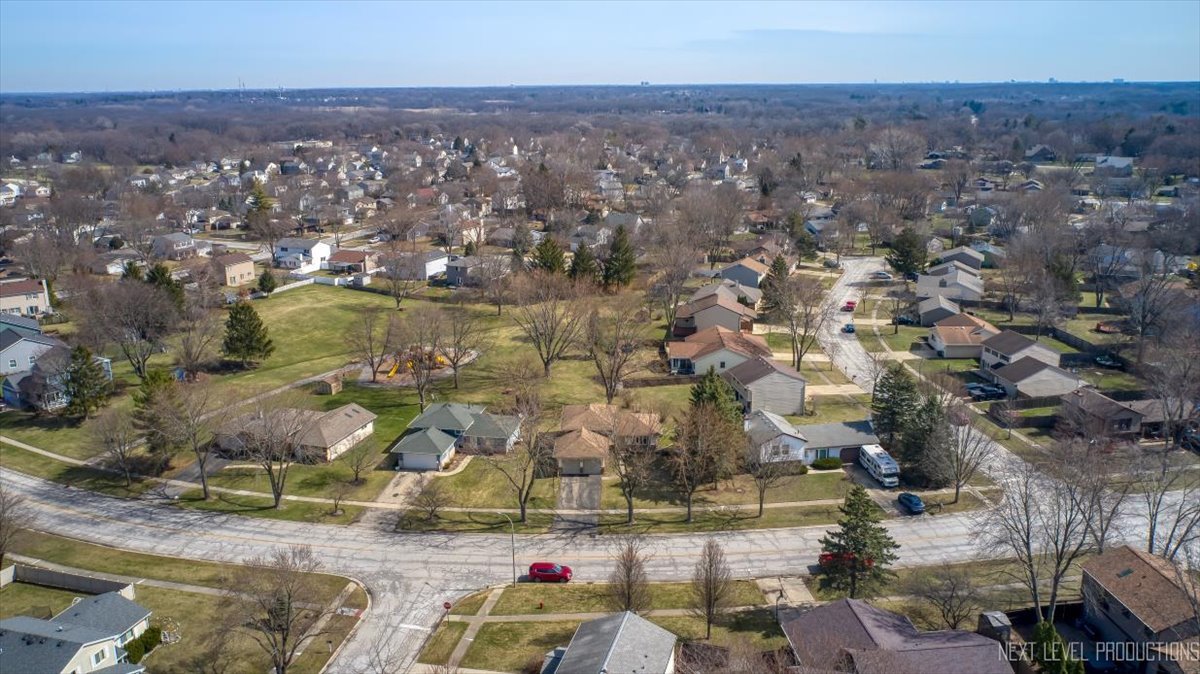 2S161 Continental Drive