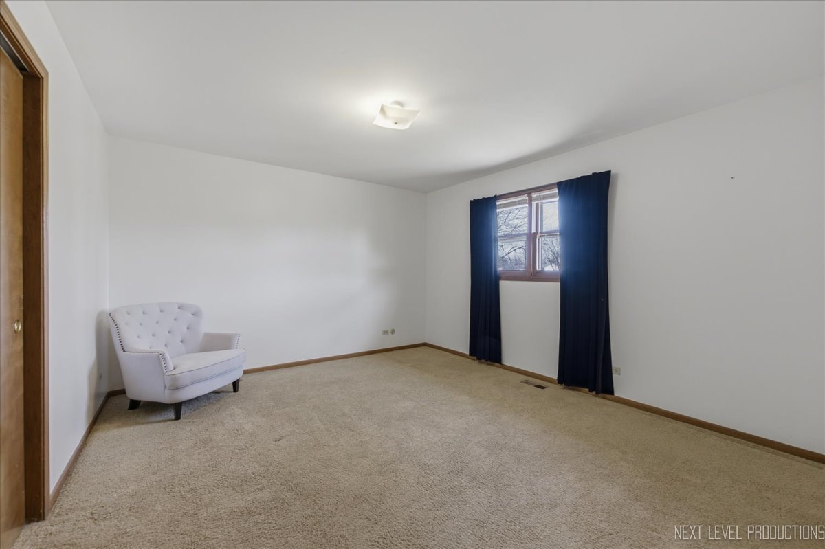 2S161 Continental Drive