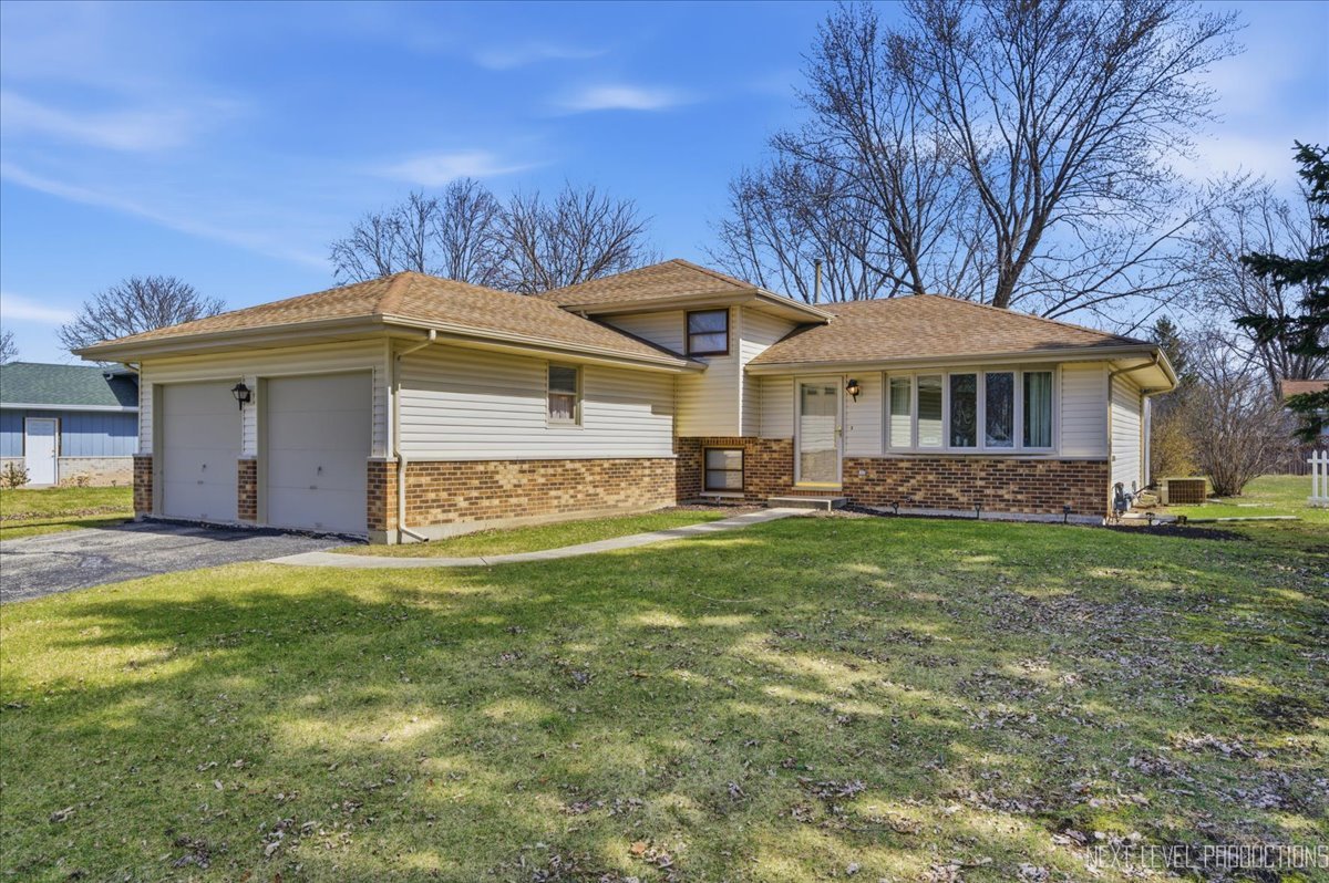 2S161 Continental Drive