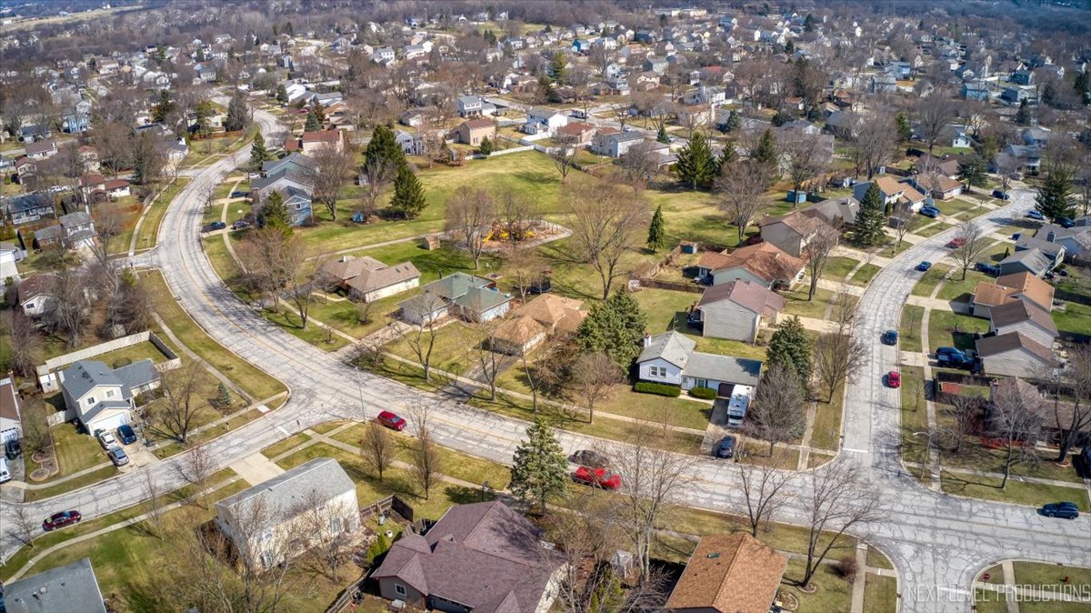 2S161 Continental Drive