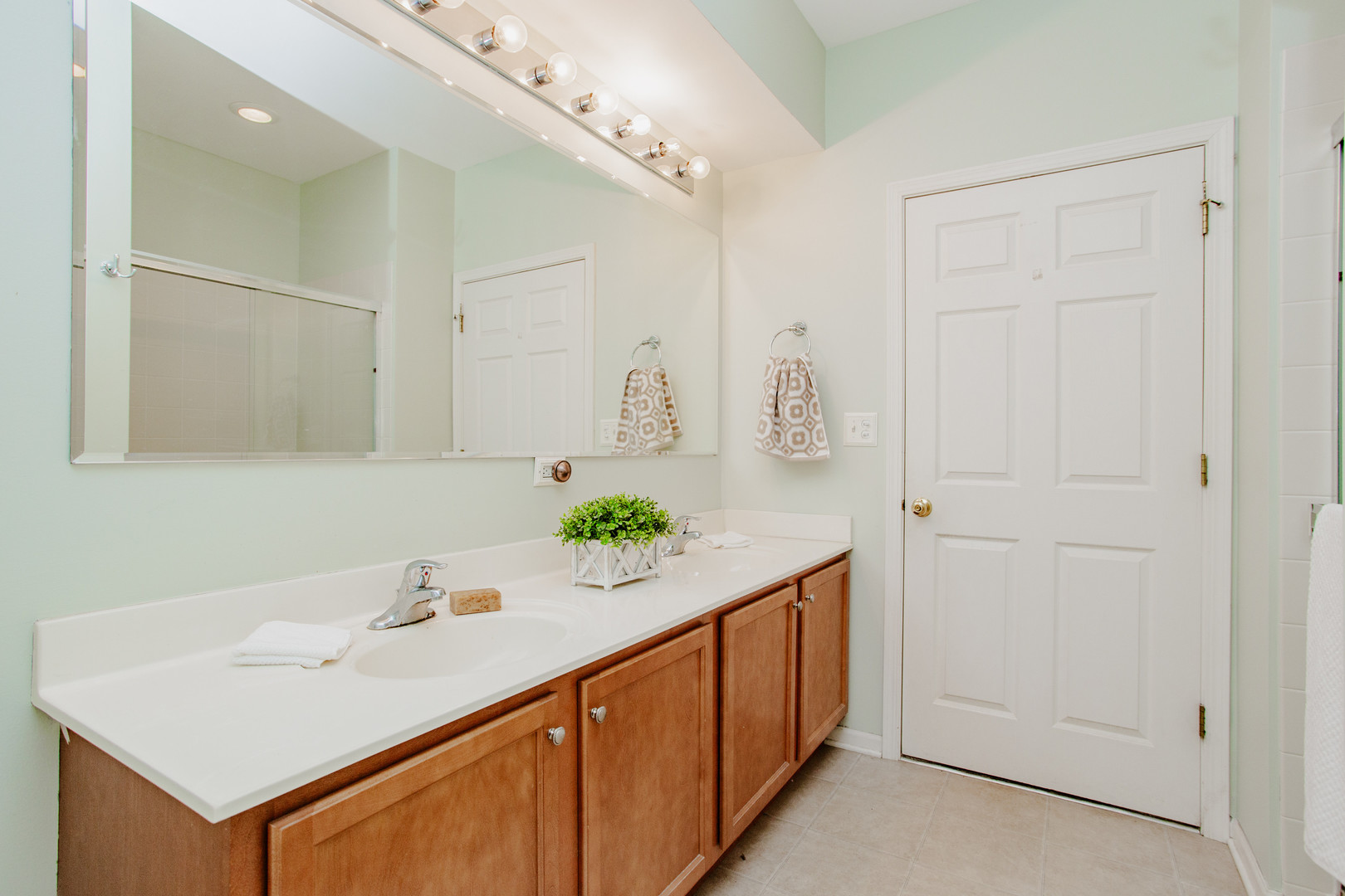 1208 WAVERLY Drive Unit: 1208