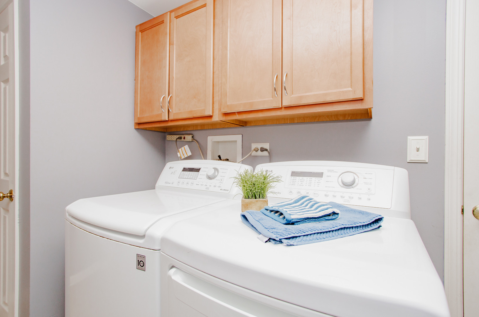 1208 WAVERLY Drive Unit: 1208