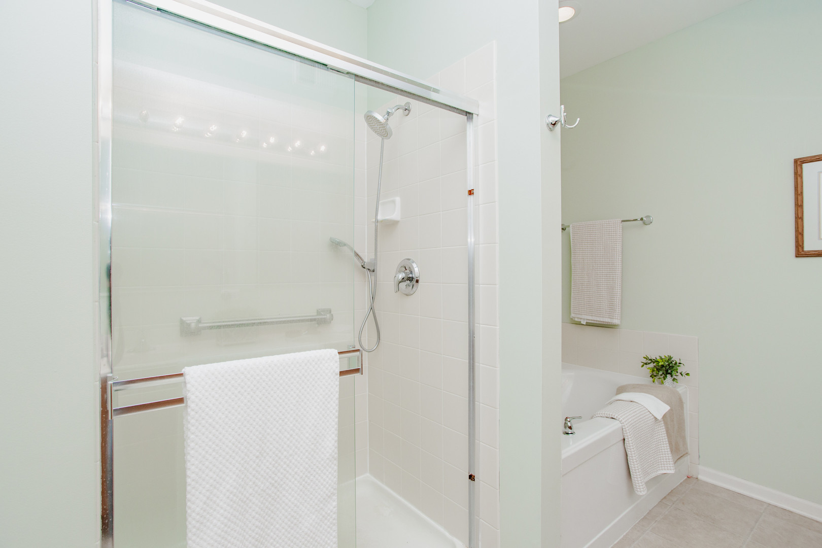1208 WAVERLY Drive Unit: 1208