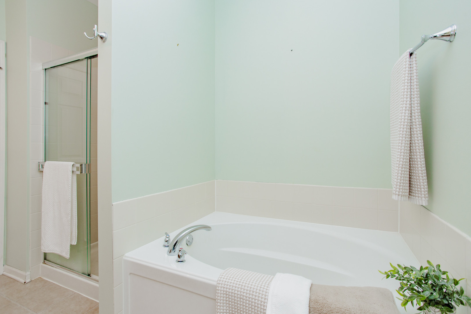 1208 WAVERLY Drive Unit: 1208