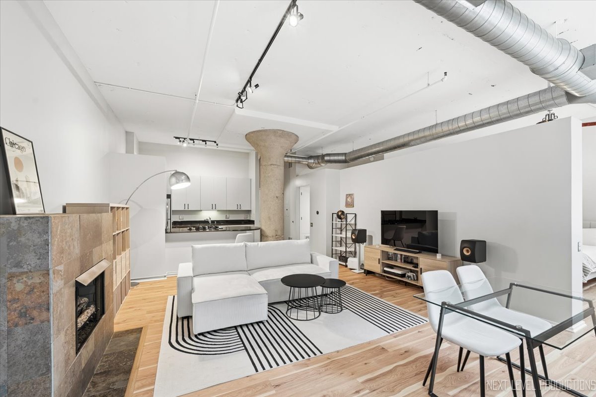 130 S Canal Street Unit: 210