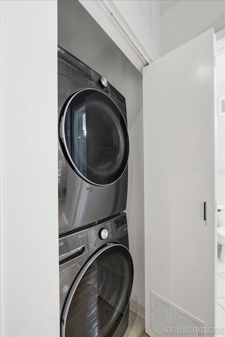 130 S Canal Street Unit: 210