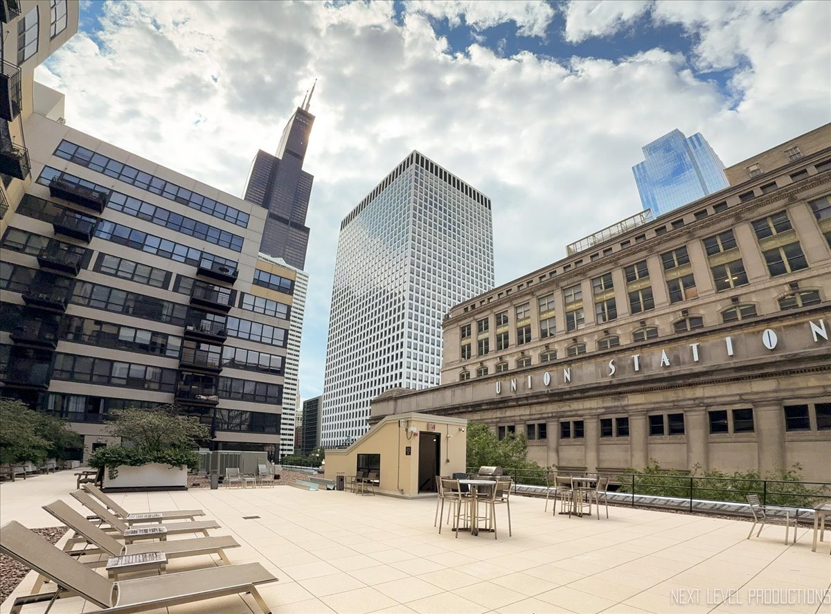 130 S Canal Street Unit: 210