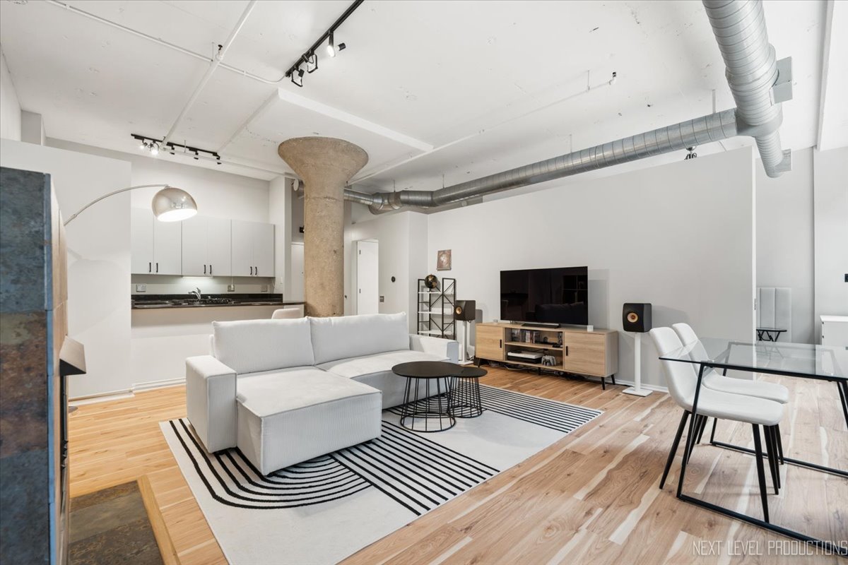 130 S Canal Street Unit: 210