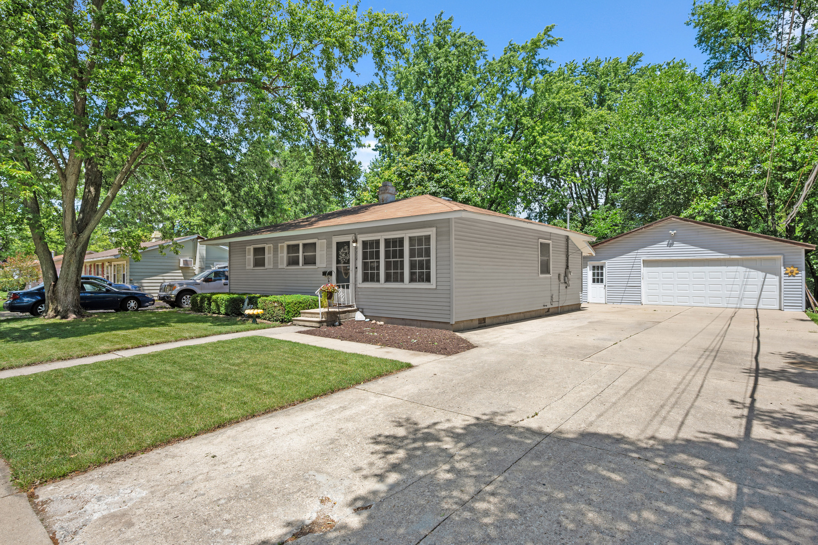 1628 E Dresser Road