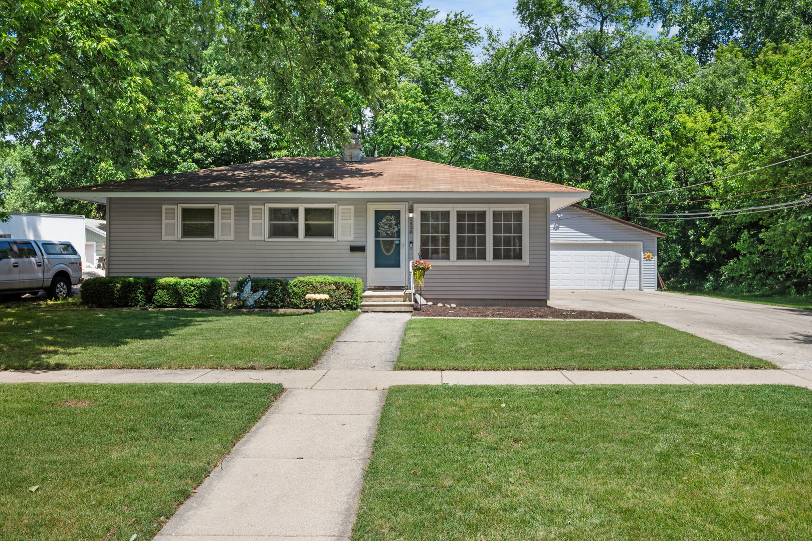 1628 E Dresser Road