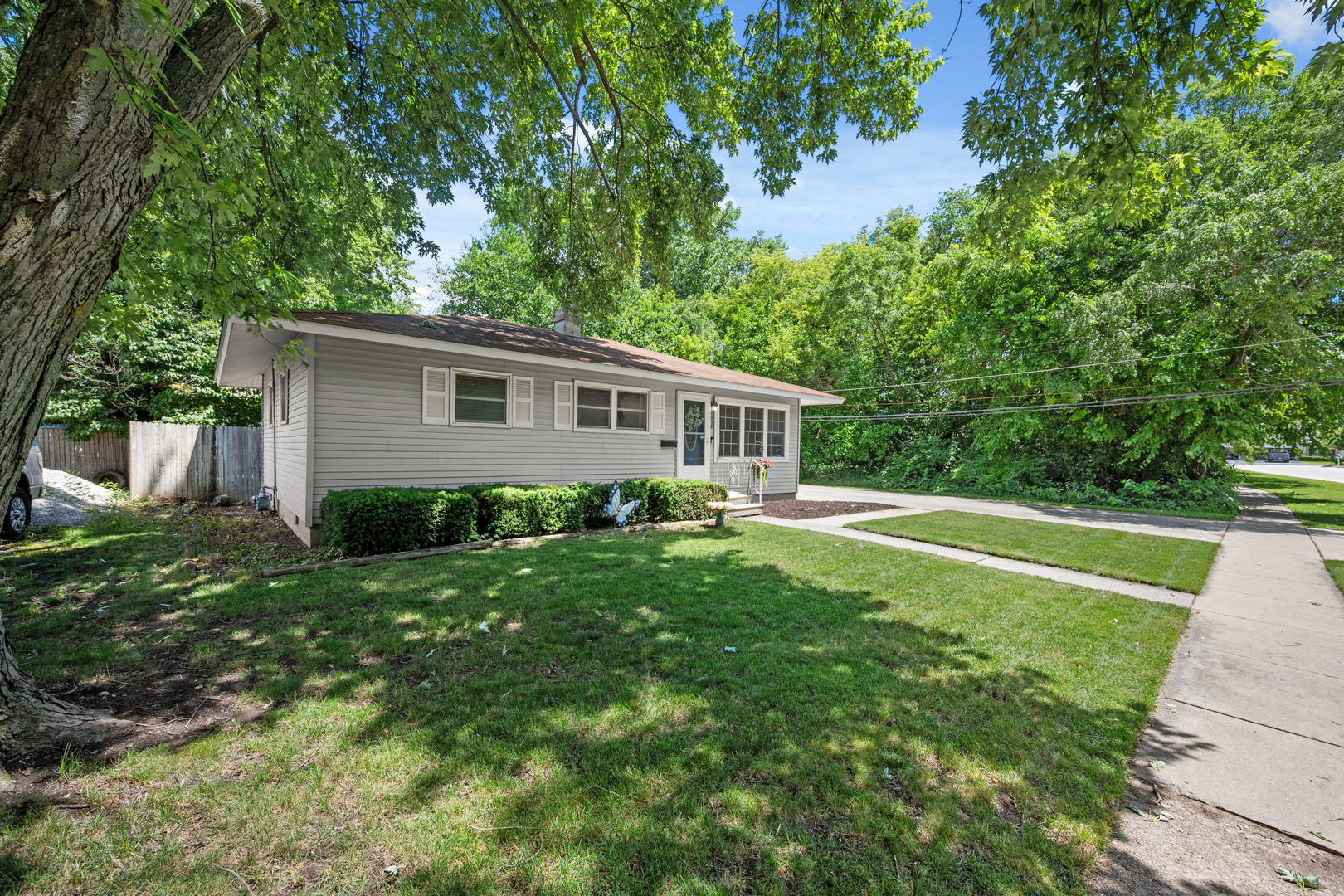 1628 E Dresser Road