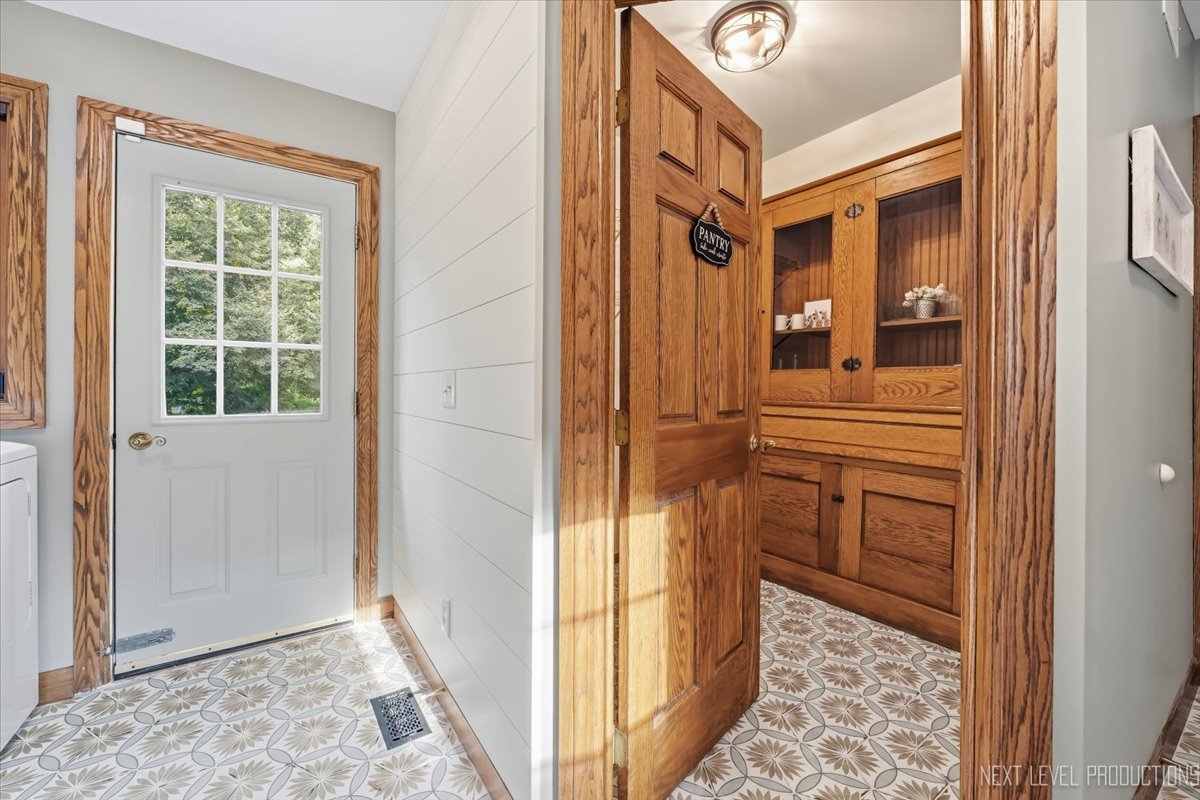 3663 Wolf Road