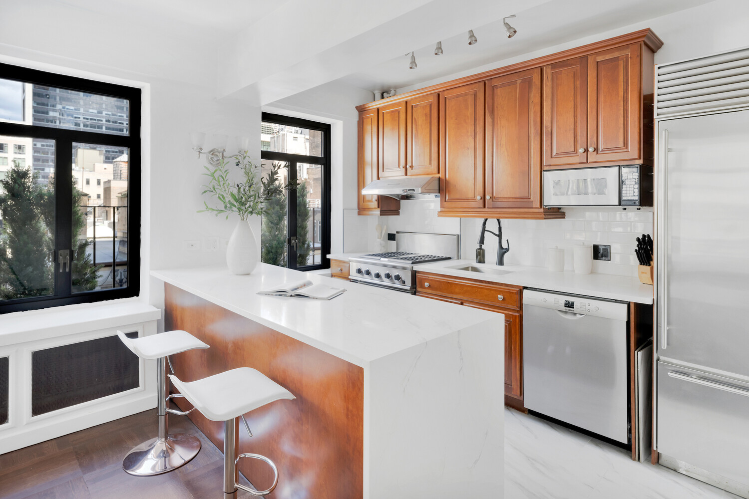25 W 54TH Street 12A