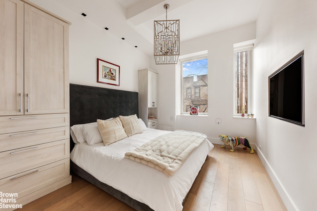 251 W 19TH Street 3A