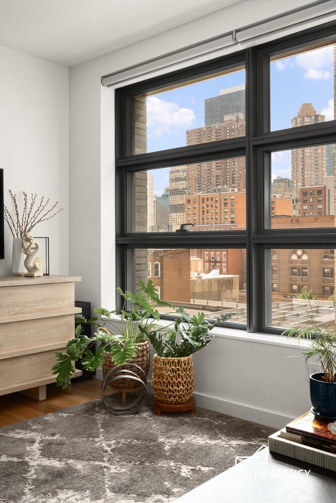 547 W 47TH Street 711