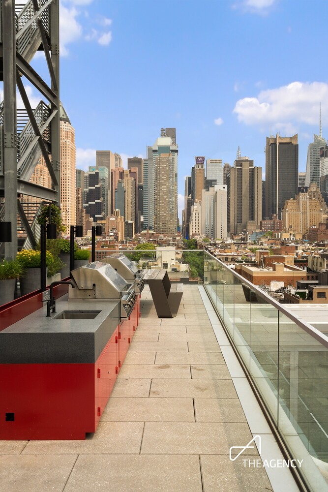 547 W 47TH Street 711