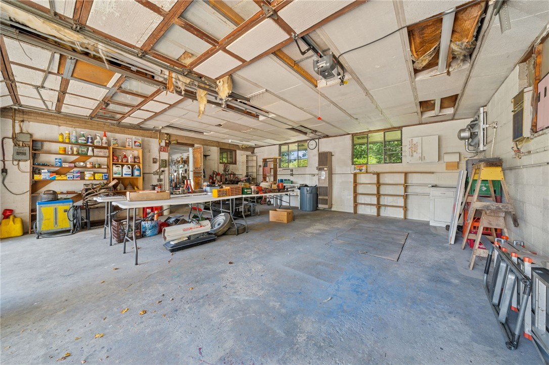 305 Golf Dr