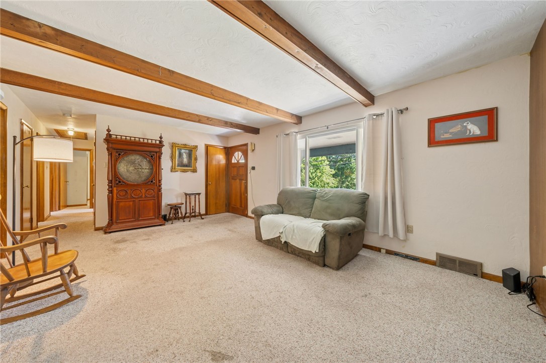 305 Golf Dr
