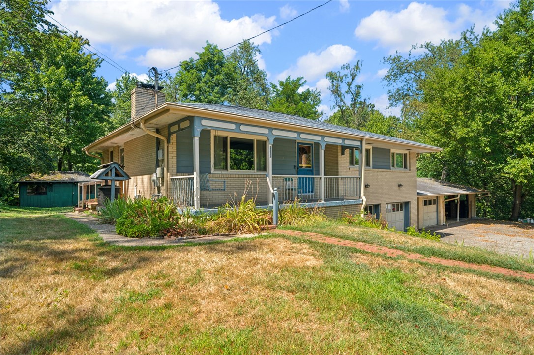 305 Golf Dr