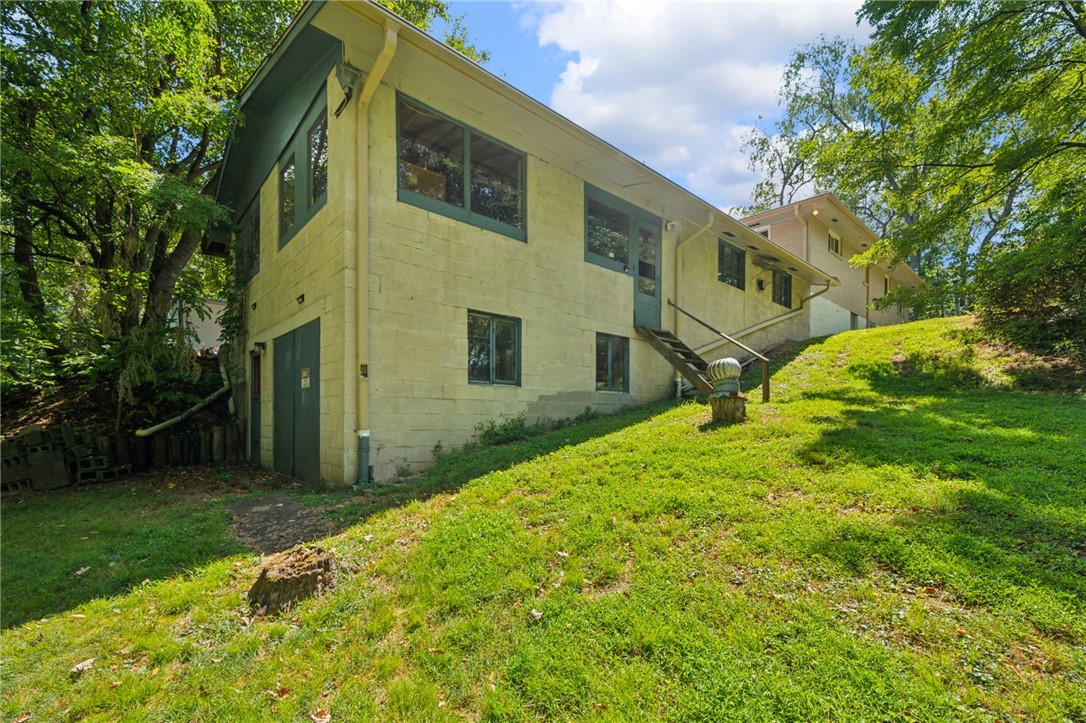 305 Golf Dr