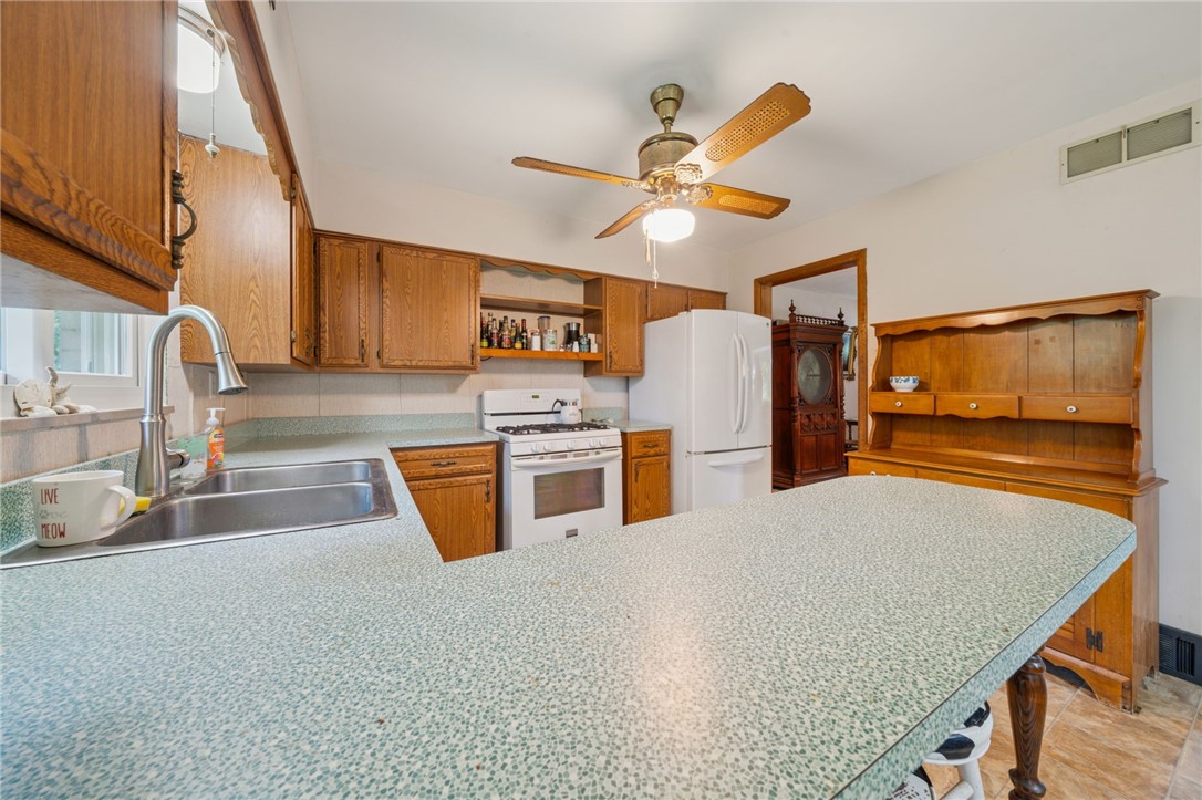 305 Golf Dr
