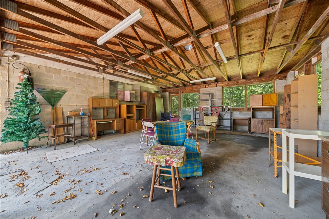 305 Golf Dr