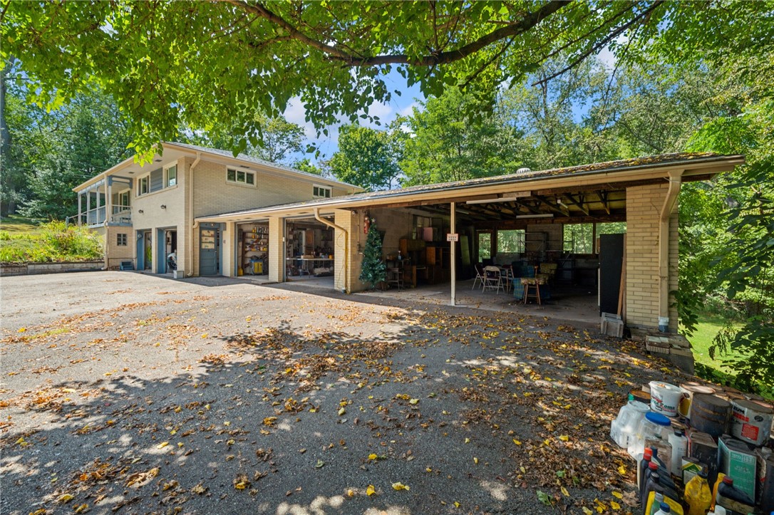 305 Golf Dr