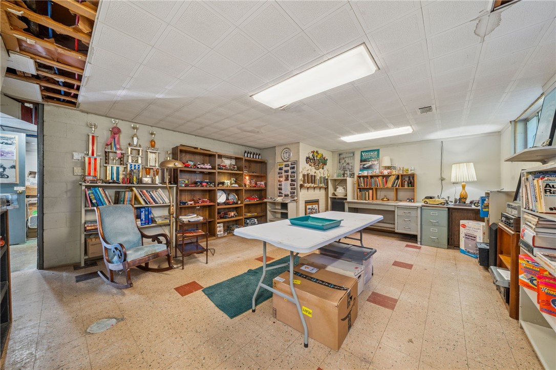 305 Golf Dr
