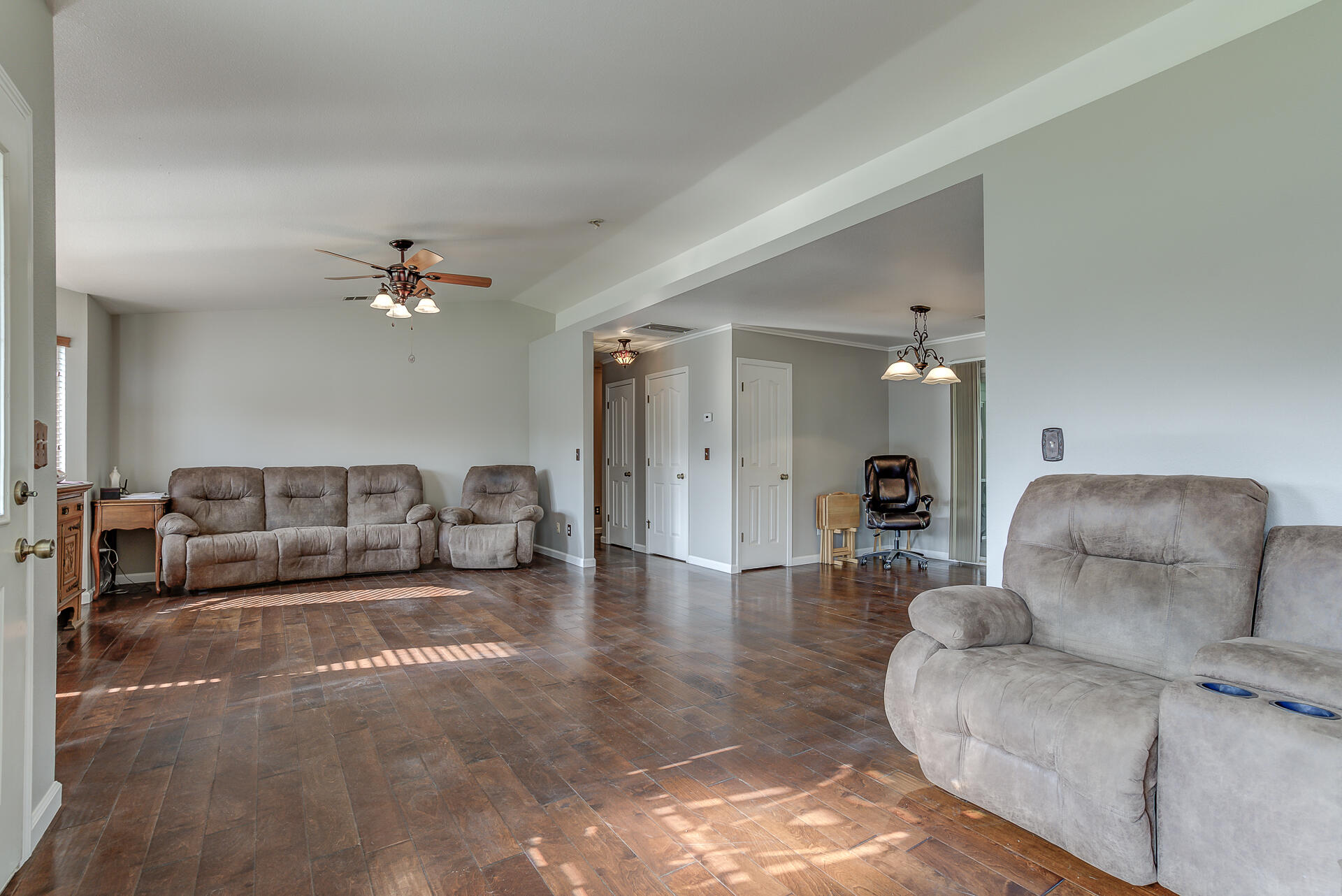 3564 Della Lane