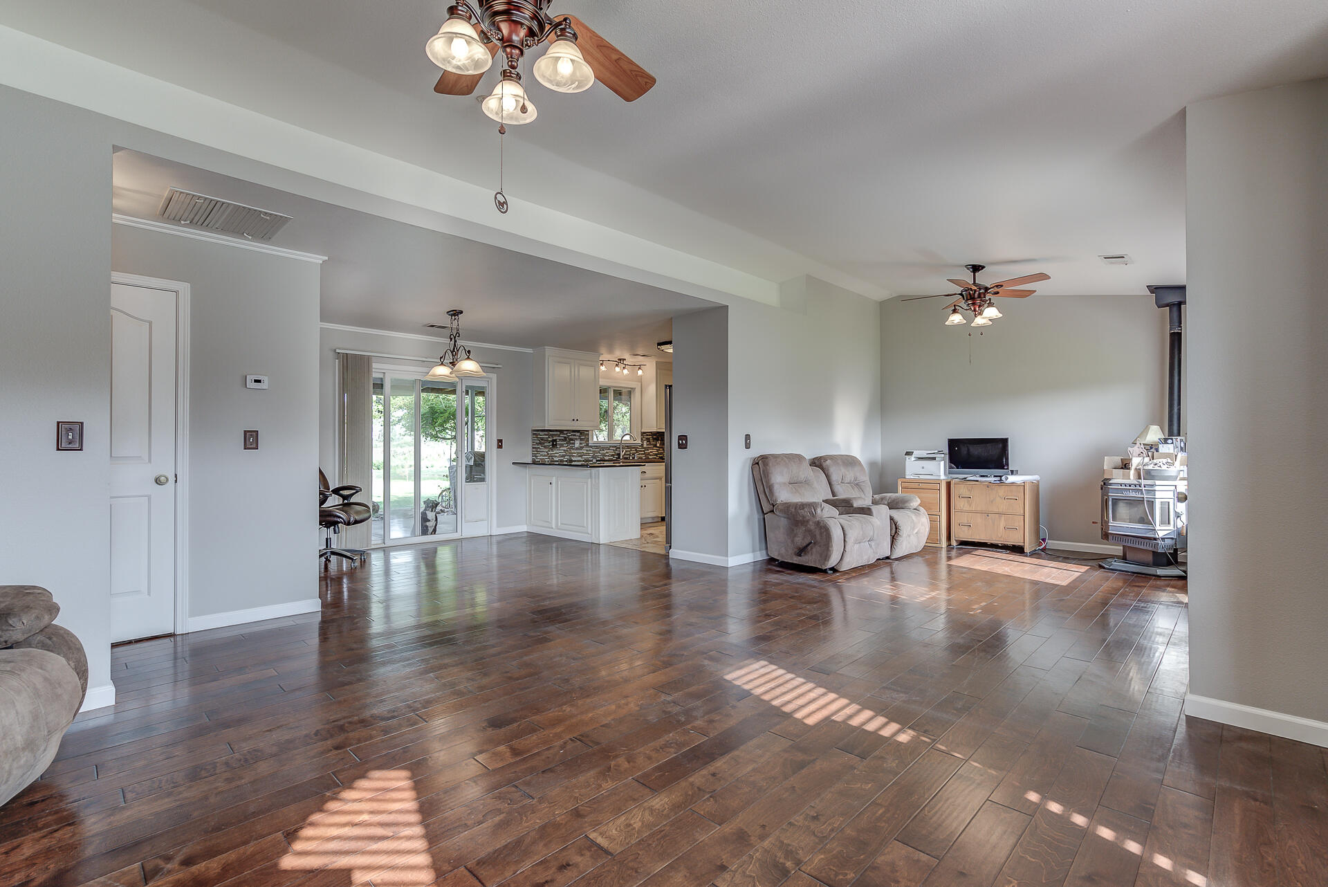 3564 Della Lane