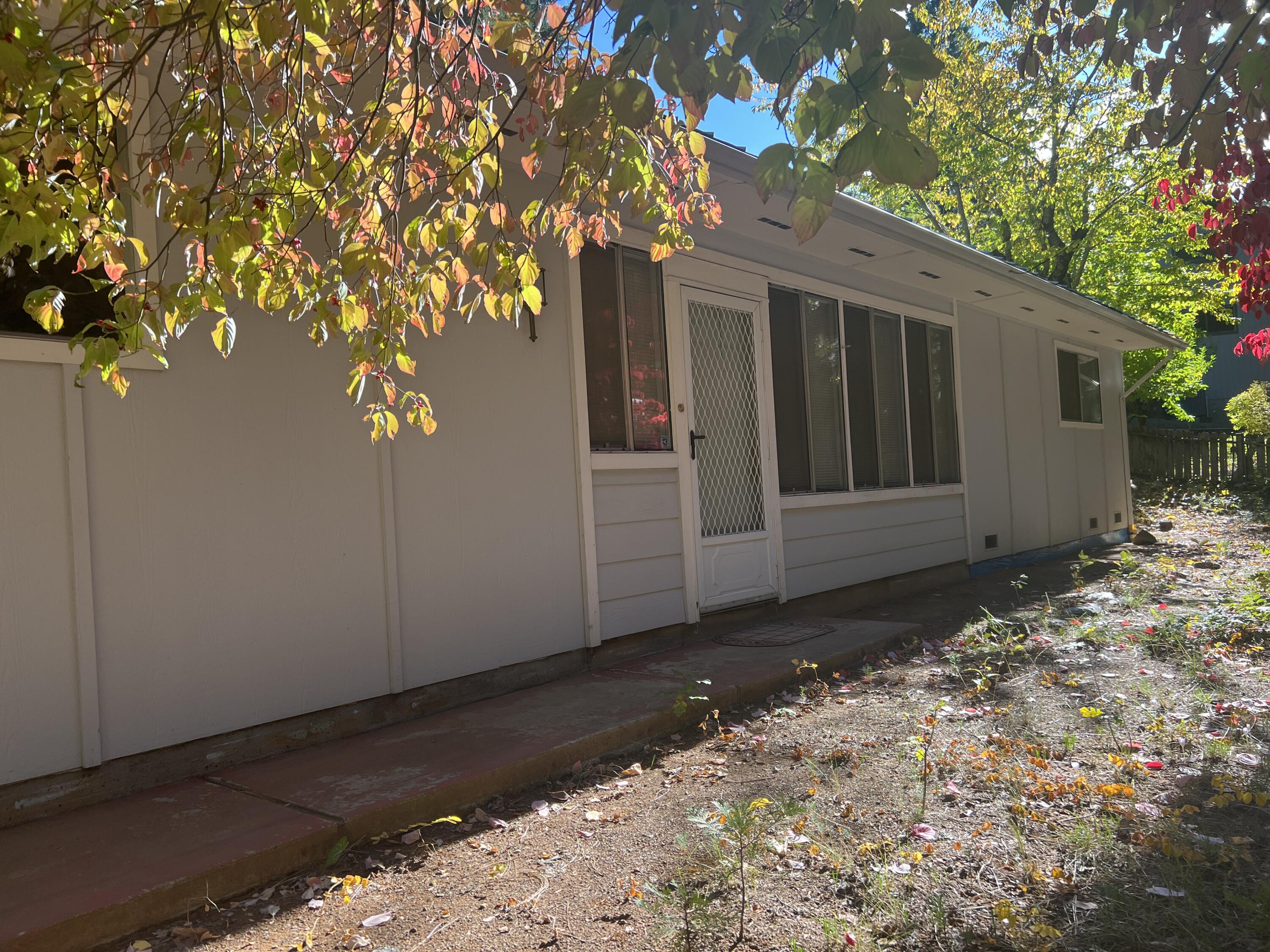 4316 Siskiyou Avenue, Dunsmuir