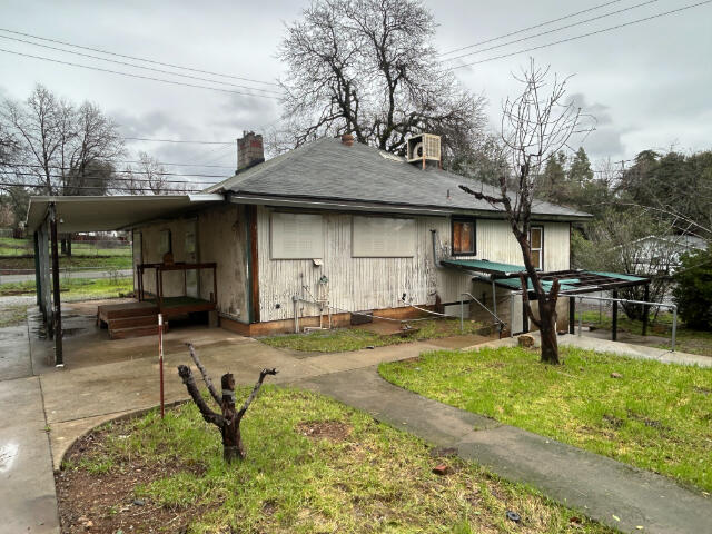 1740 Grand Coulee Boulevard