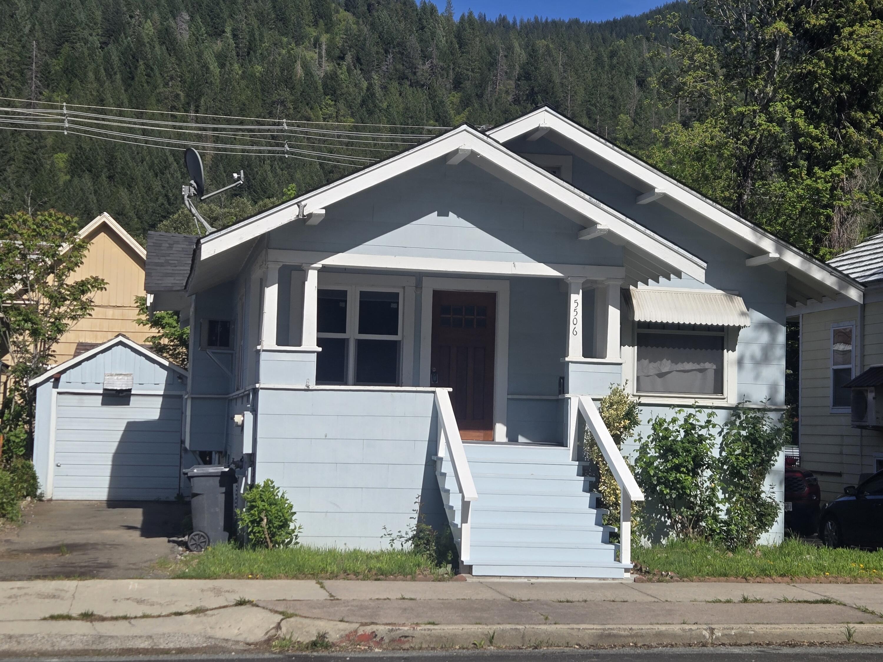 5506 Dunsmuir Avenue