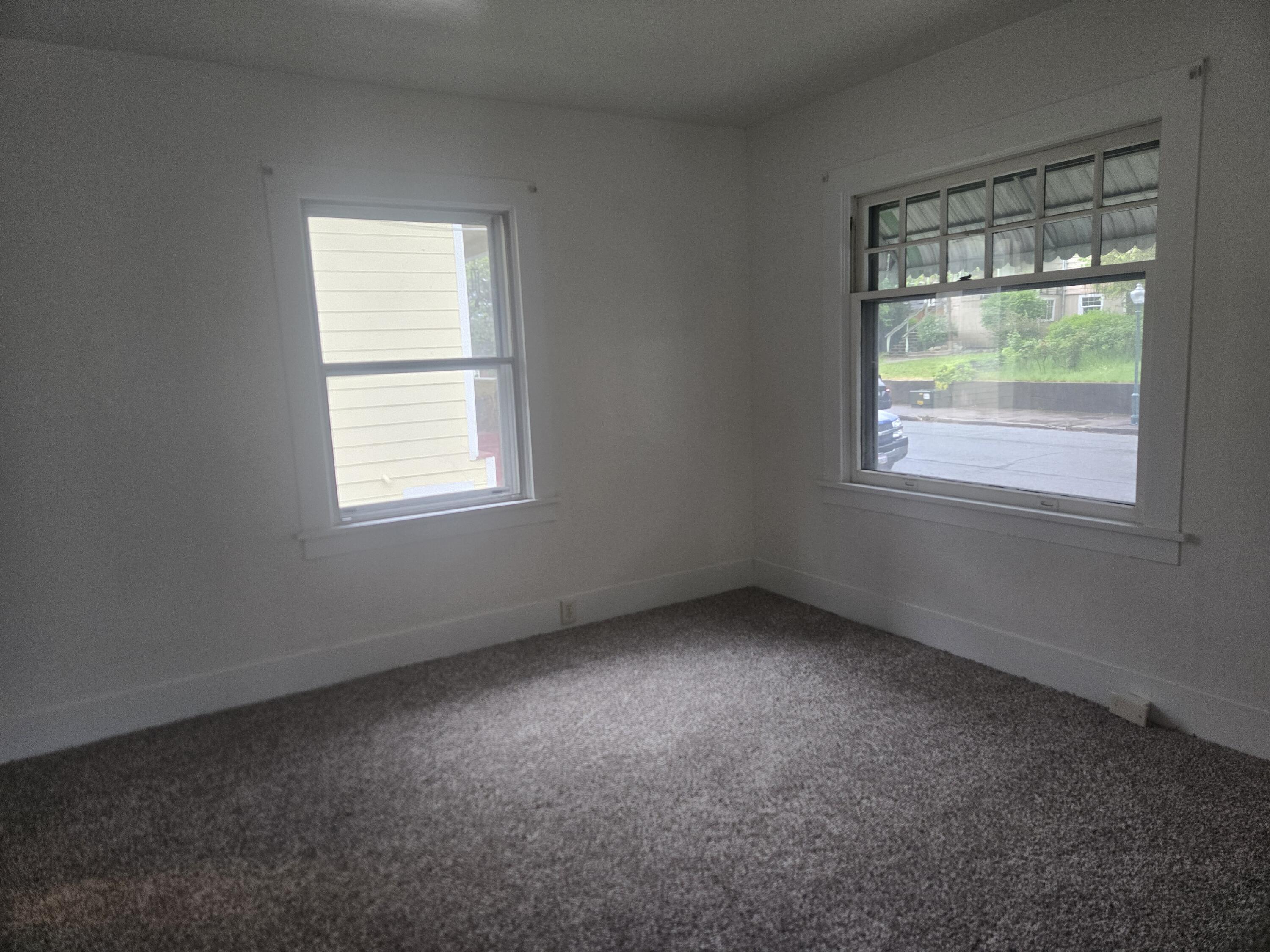 5506 Dunsmuir Avenue