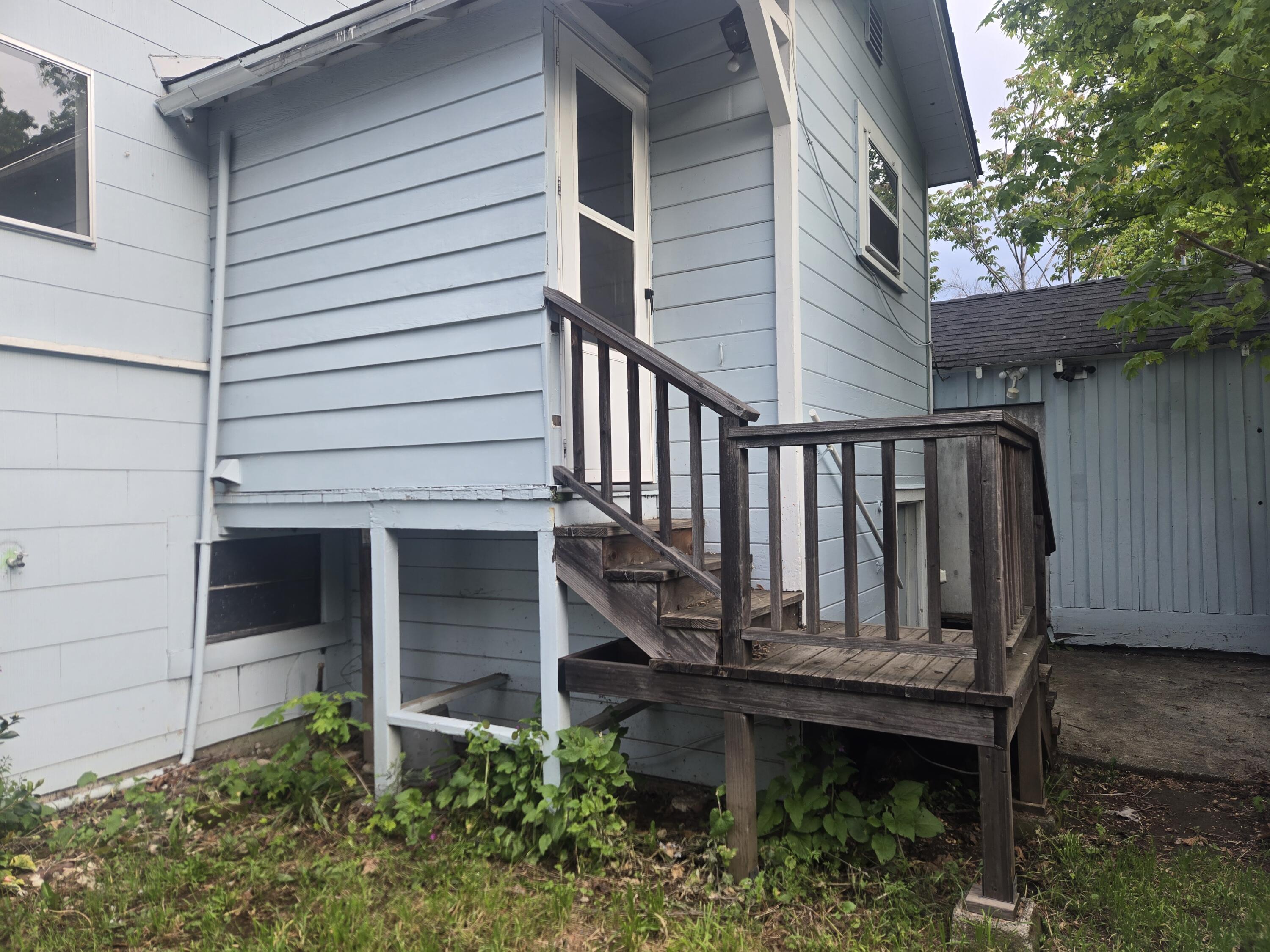 5506 Dunsmuir Avenue