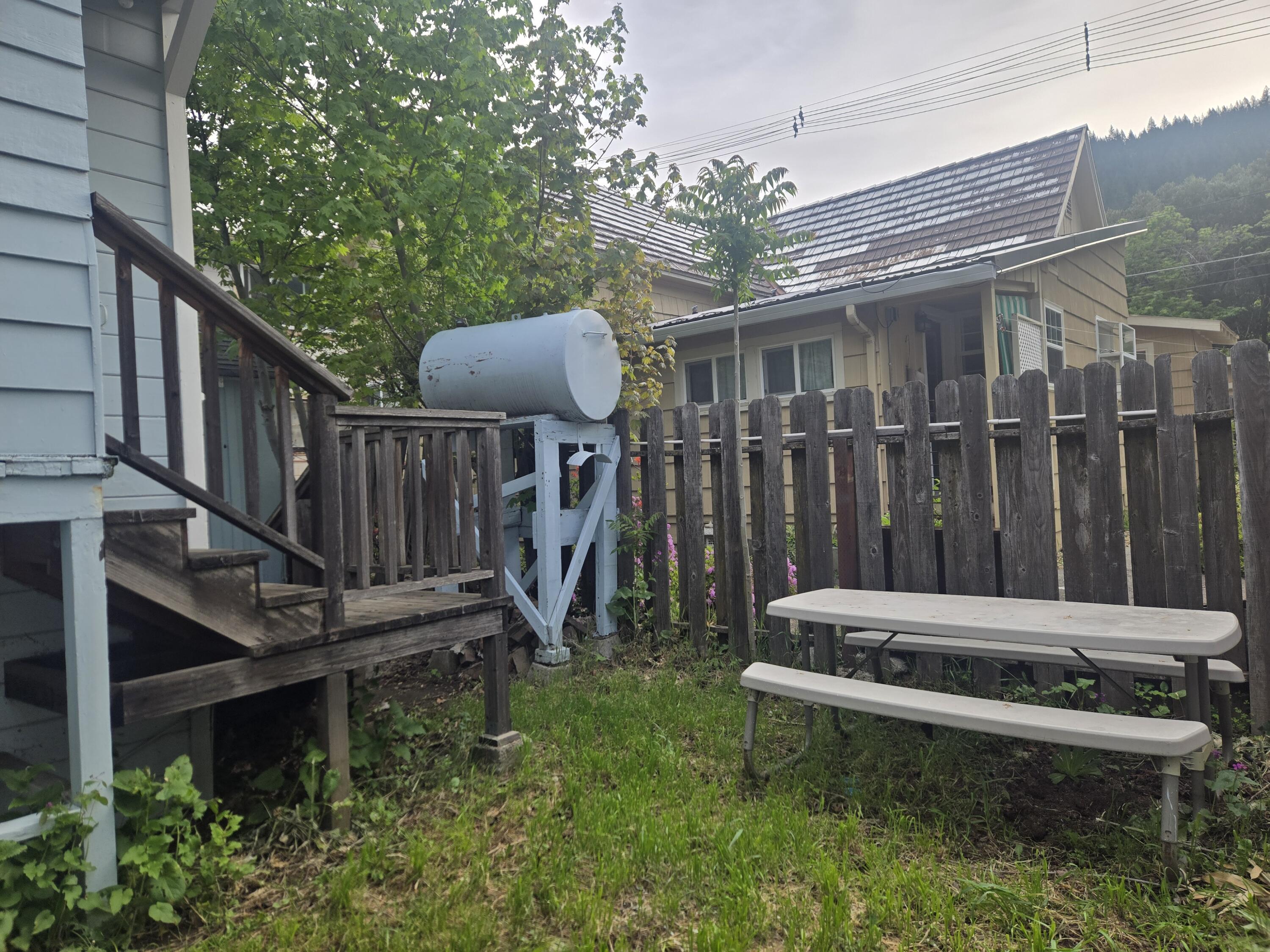 5506 Dunsmuir Avenue