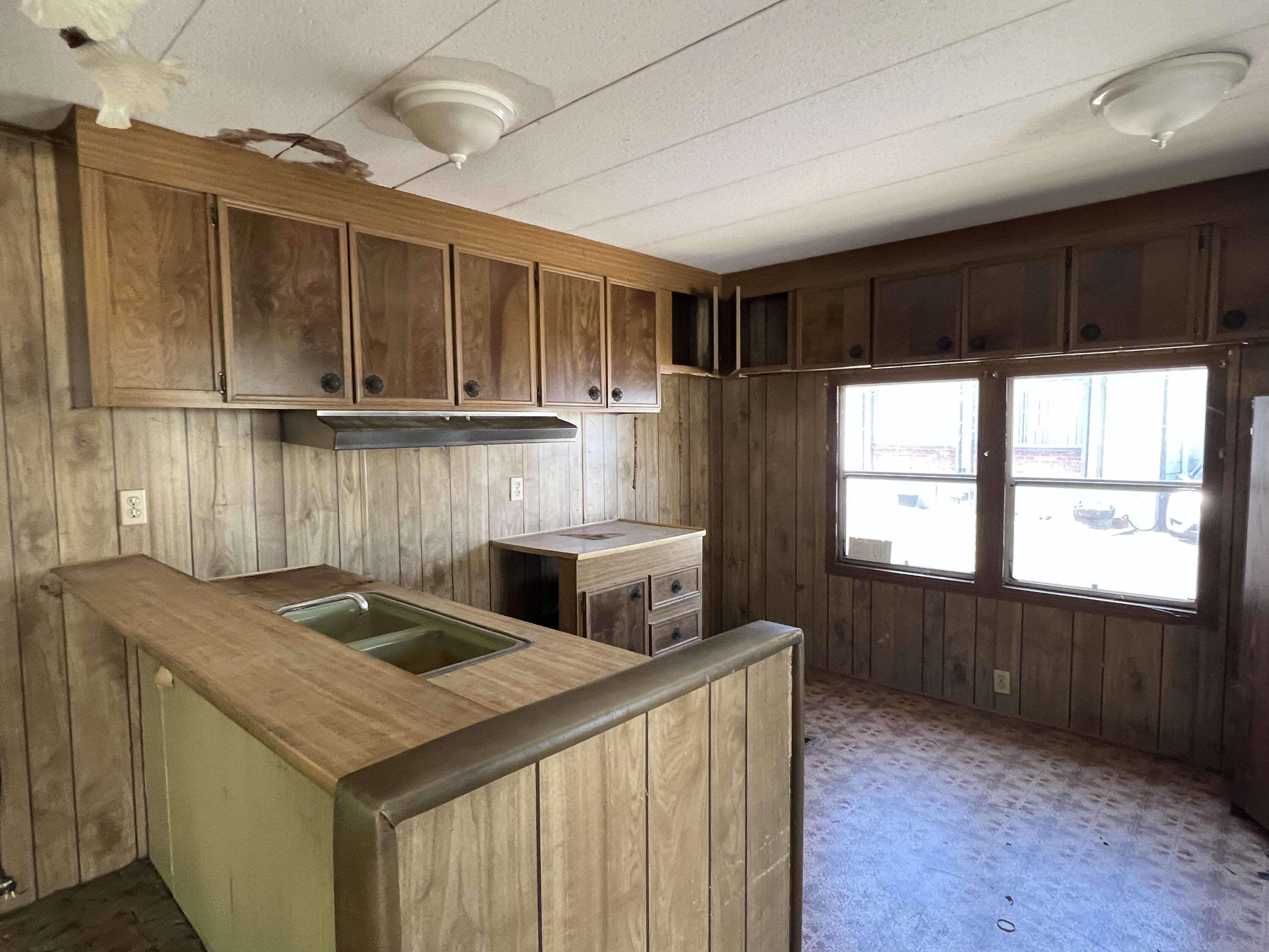 481 Twin View Boulevard, 98