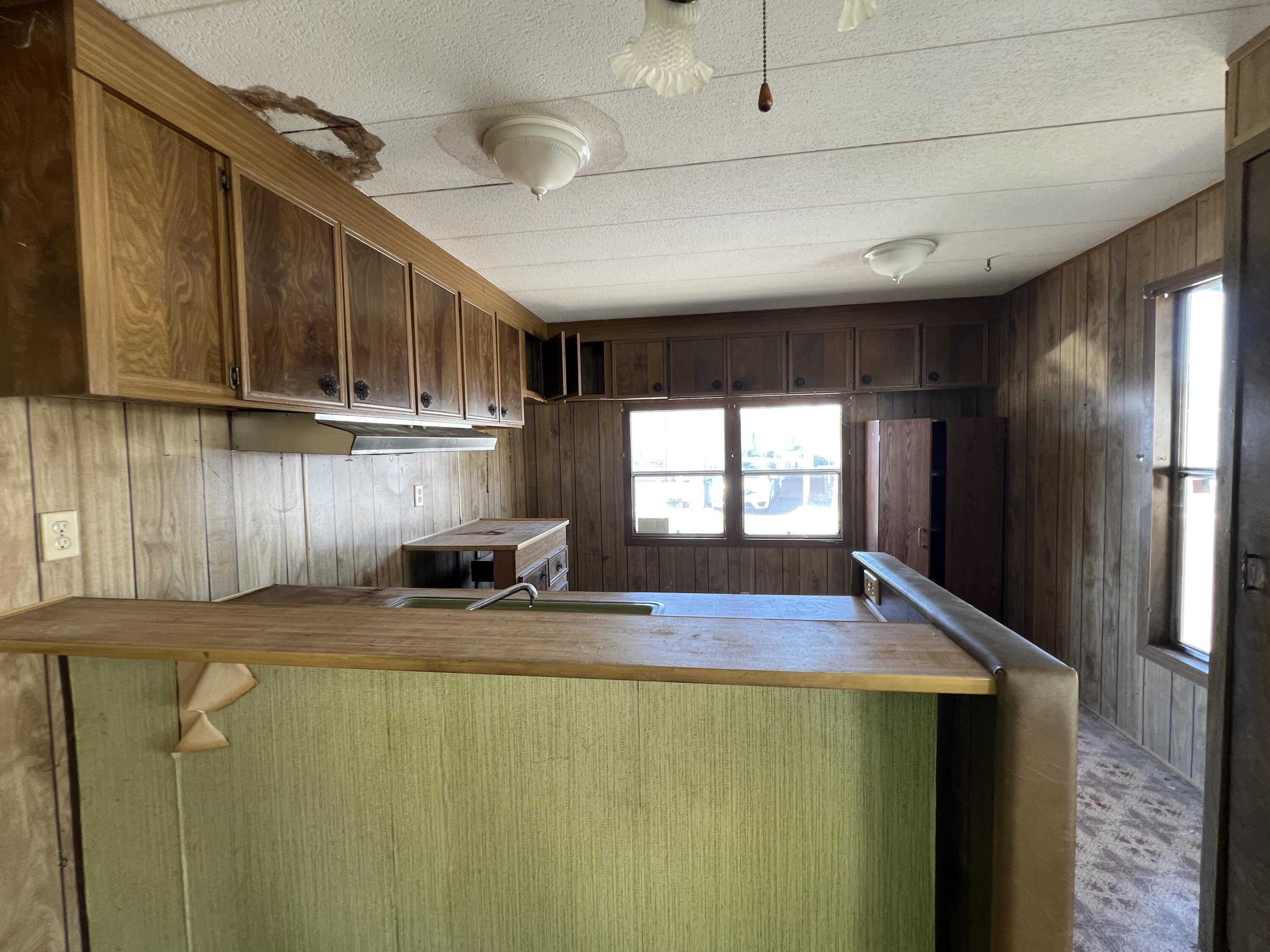 481 Twin View Boulevard, 98