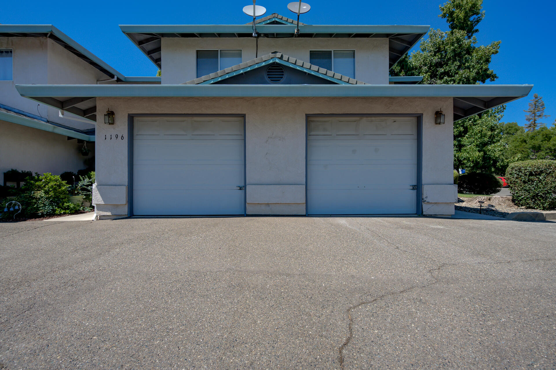 1196 Lancers Lane
