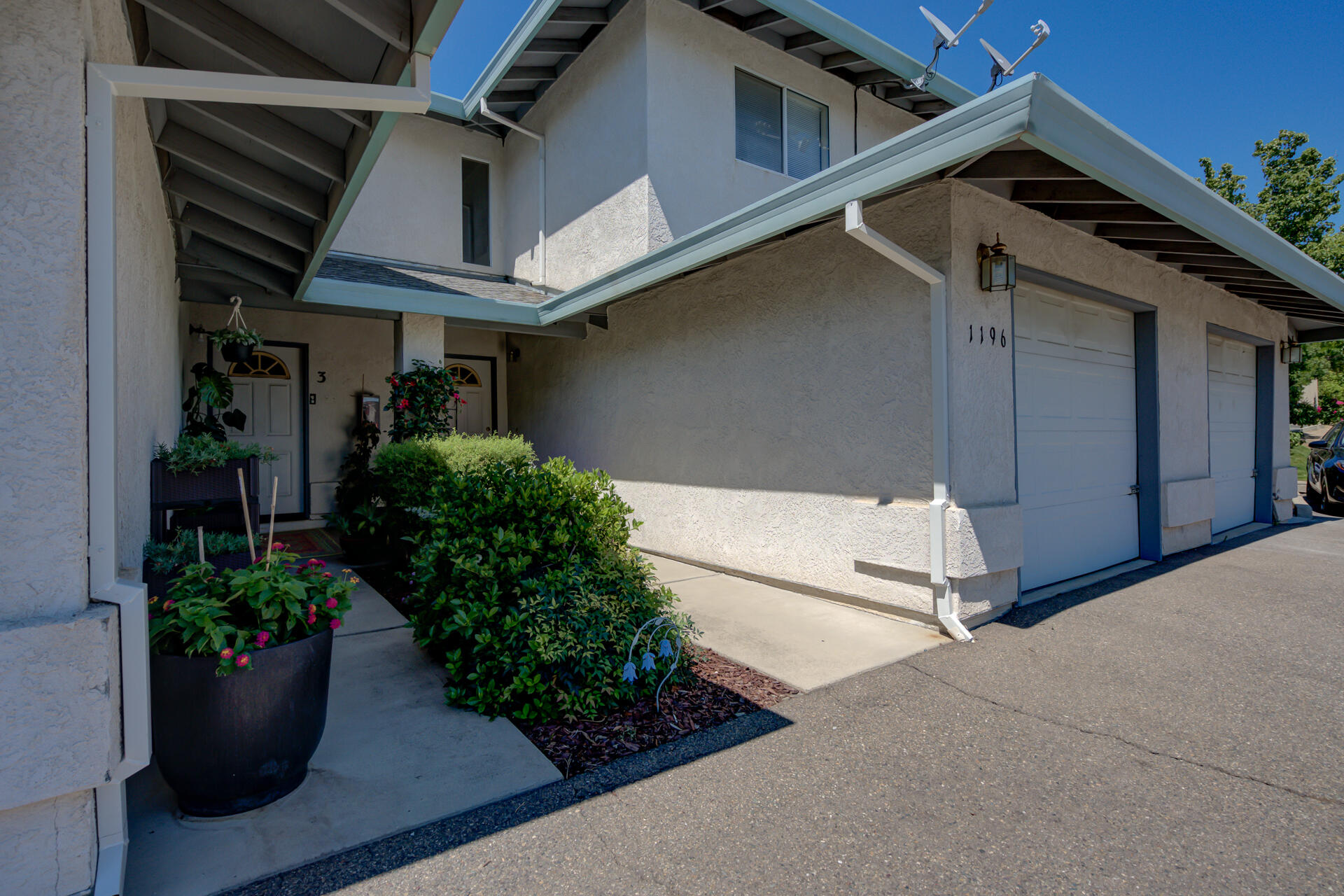 1196 Lancers Lane