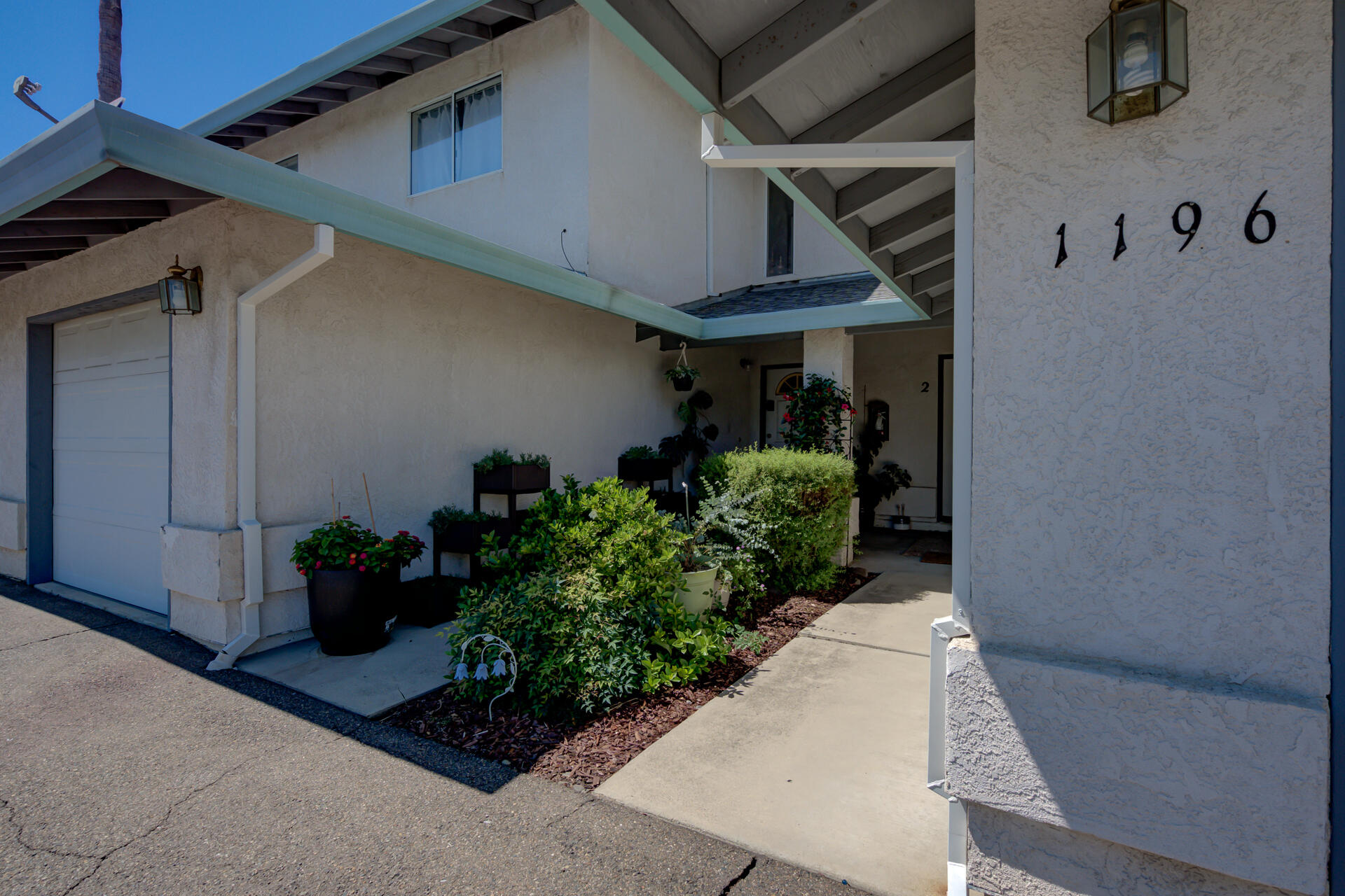 1196 Lancers Lane