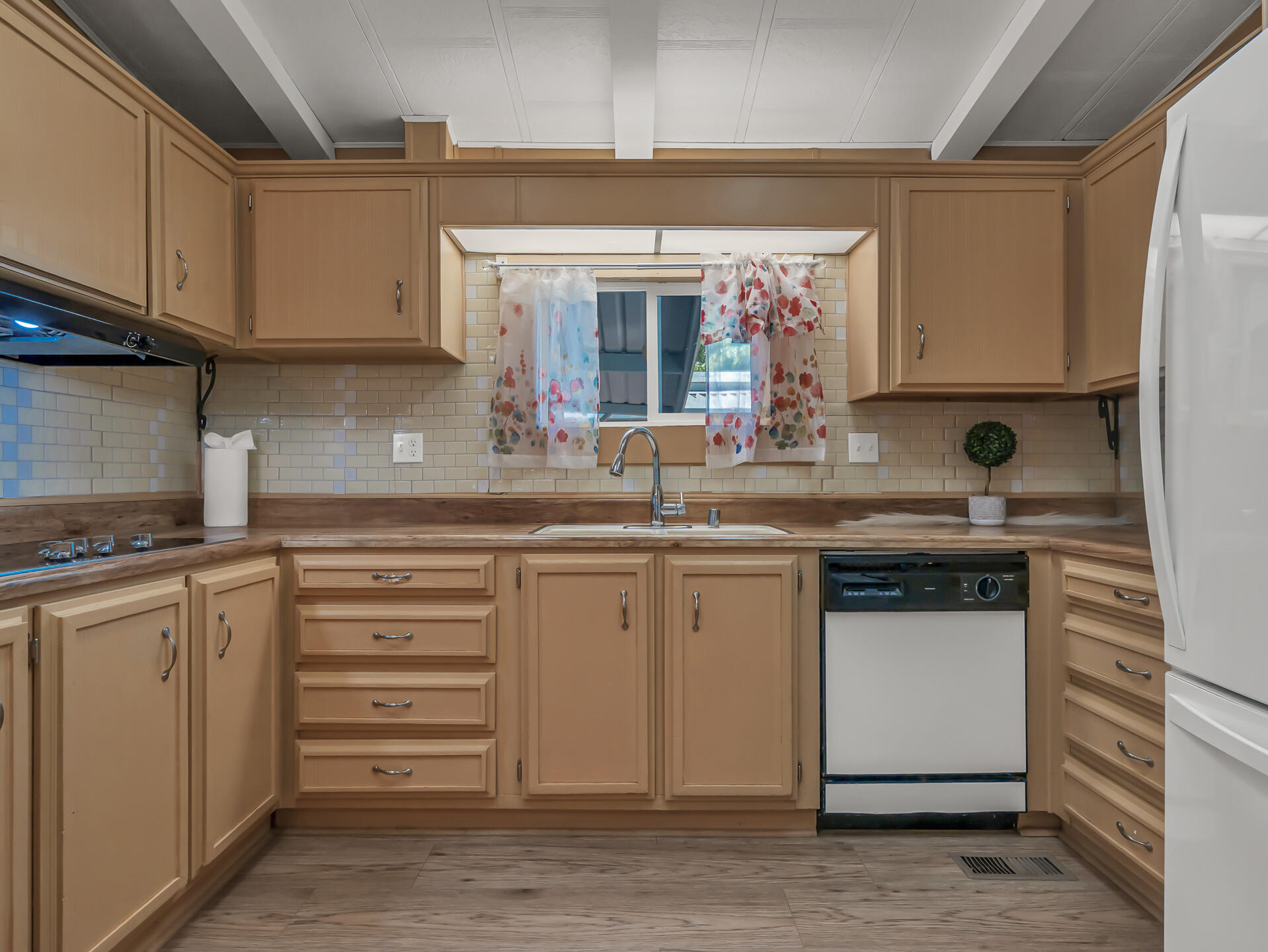 19964 Riverside Avenue, #103