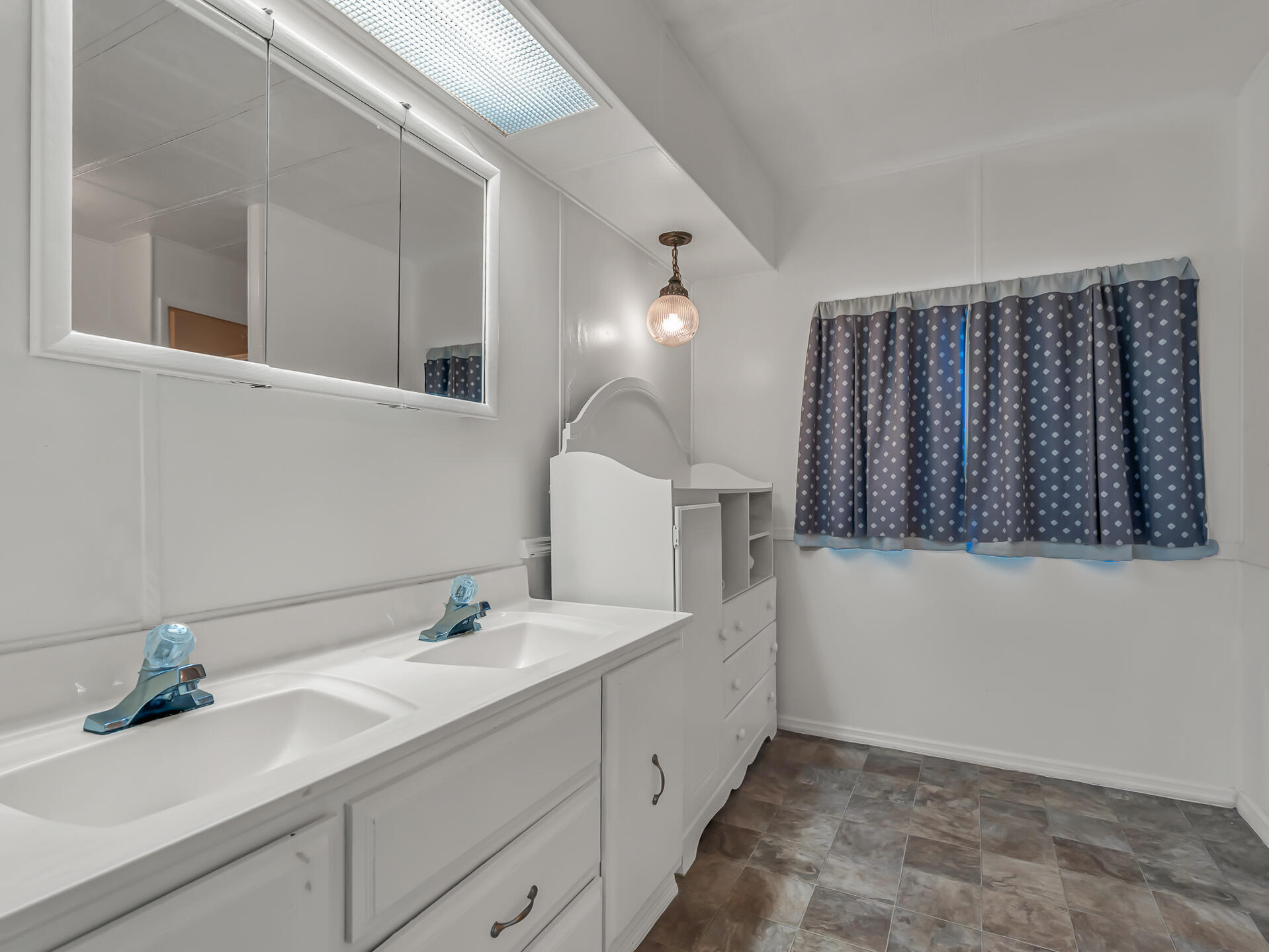 19964 Riverside Avenue, #103