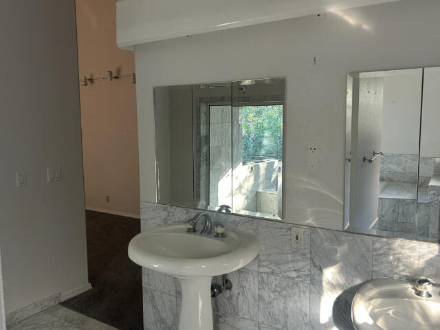 582 River Oaks Drive